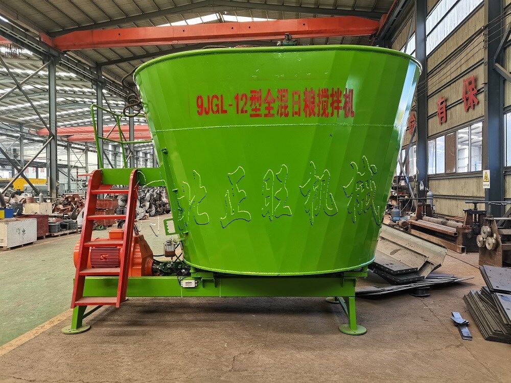 12方立式飼料攪拌機(jī)