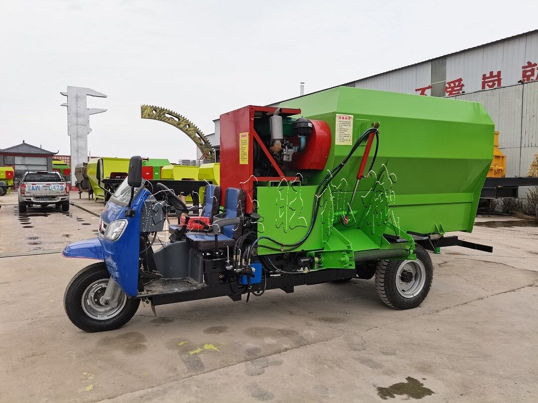 5方臥式飼料攪撒一體機(jī)