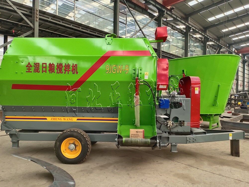 9方牽引式雙動(dòng)力模塊化飼料攪拌機(jī)