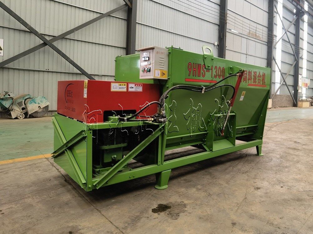 2方模塊化雙軸飼料攪拌機(jī)（自動(dòng)液壓門）